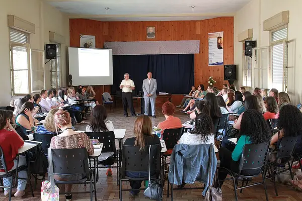 Formação de profissionais para o atendimento integral, em Porto Alegre, 2017.